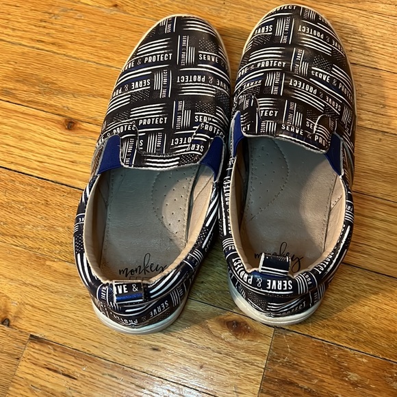 Blue-line Protect & serve slip on Flats Monkey Feet - Picture 3 of 4
